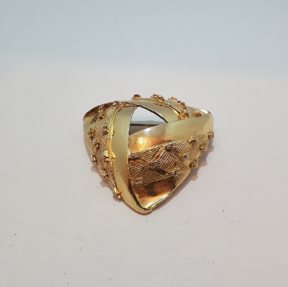 VINTAGE 2" LISNER STATEMENT GOLD TONE BROOCH